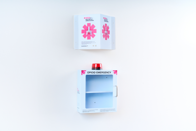 Armoire murale et panneau d'orientation pour vaporisateur nasal NARCAN®